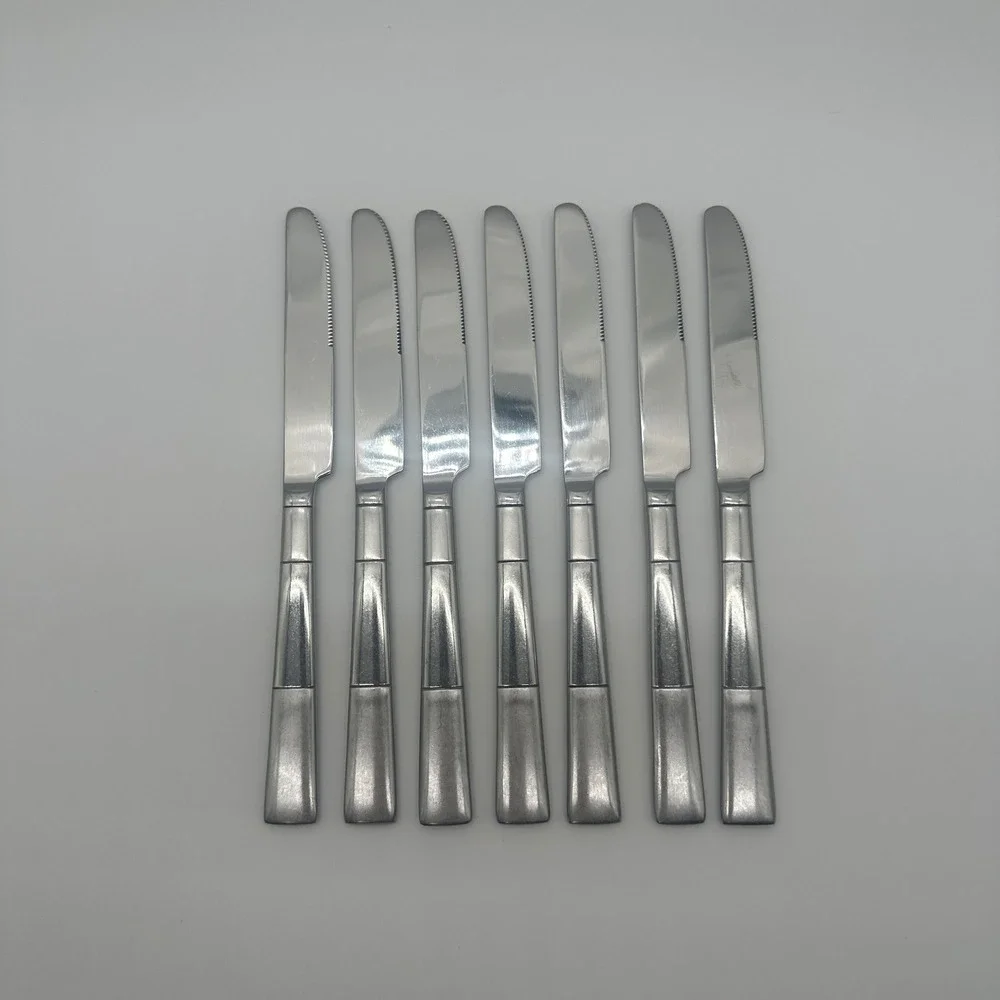 Oneida Echo Stainless Steel Dinner Knives Set of 7 Modern Flatware 9.25in